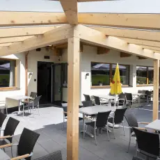 Sonnenterrasse bei Hotel Schneeberger
