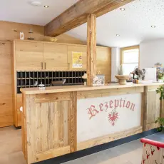 Hotelrezeption im Hotel Schneeberger
