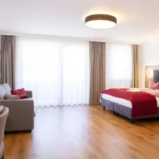 Geräumiges Zimmer mit Doppelbett