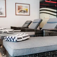 Ruheliegen im Wellnessbereich Hotel Schneeberger