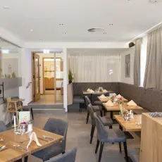 Modernes Restaurant im Hotel Schneeberger