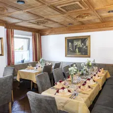 Urige Stube im Hotel Schneeberger