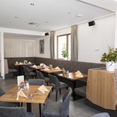 Modernes Restaurant im Hotel Schneeberger